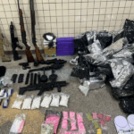 Fuzil, espingarda, rifle e submetralhadoras são apreendidos pela PM dentro de imóvel na RMS